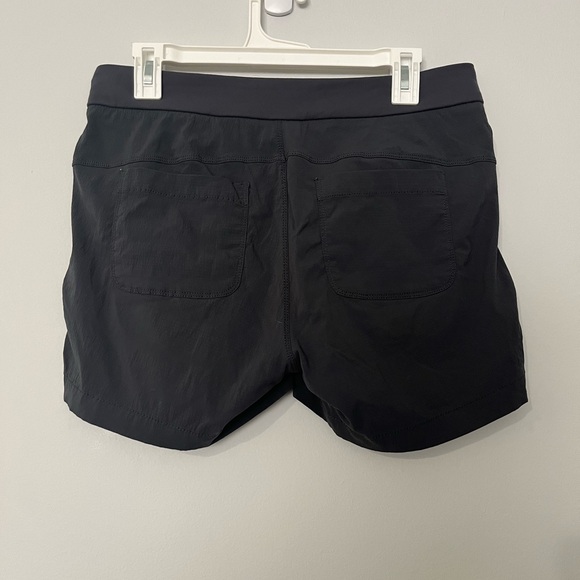 Athleta Gray Shorts Size 8 - Picture 3 of 5